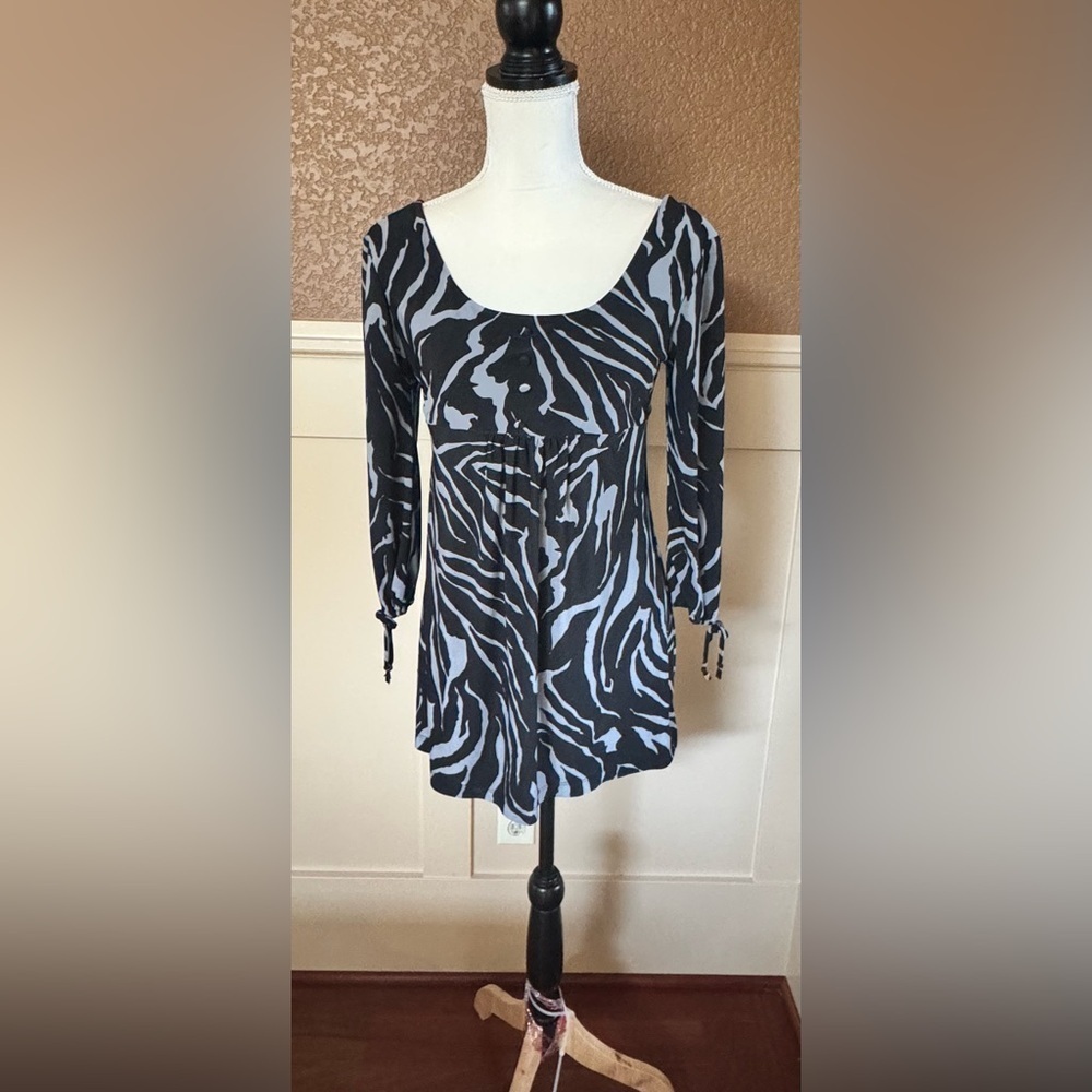 No Boundaries Black and Gray Animal Print Top vintage